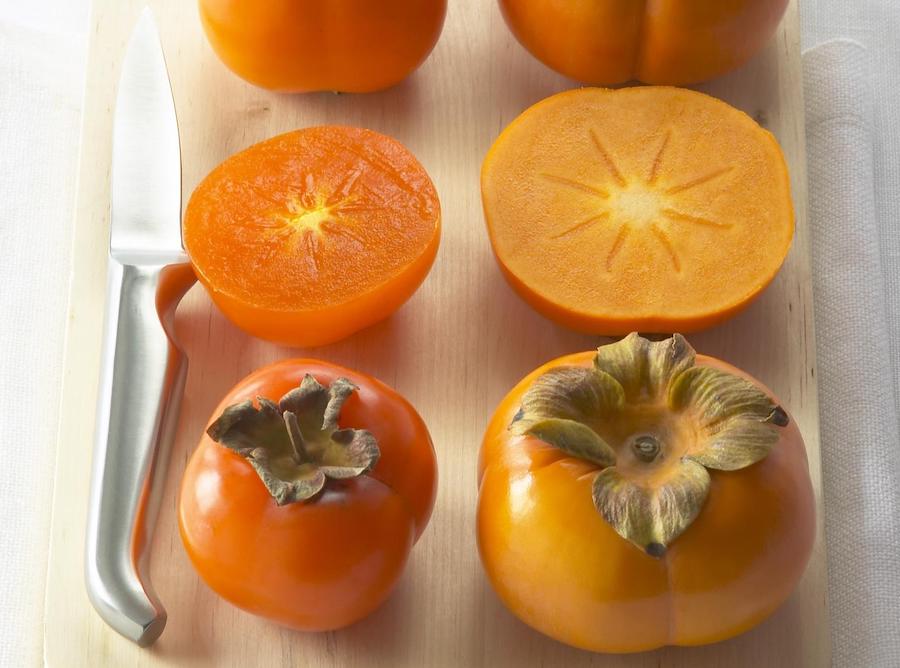 The two main varieties of persimmons: Hachiya (left) and Fuyu (right)