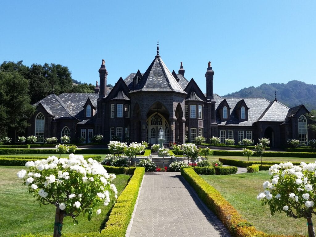 tasting room at ledson winery and vineyard in sonoma county