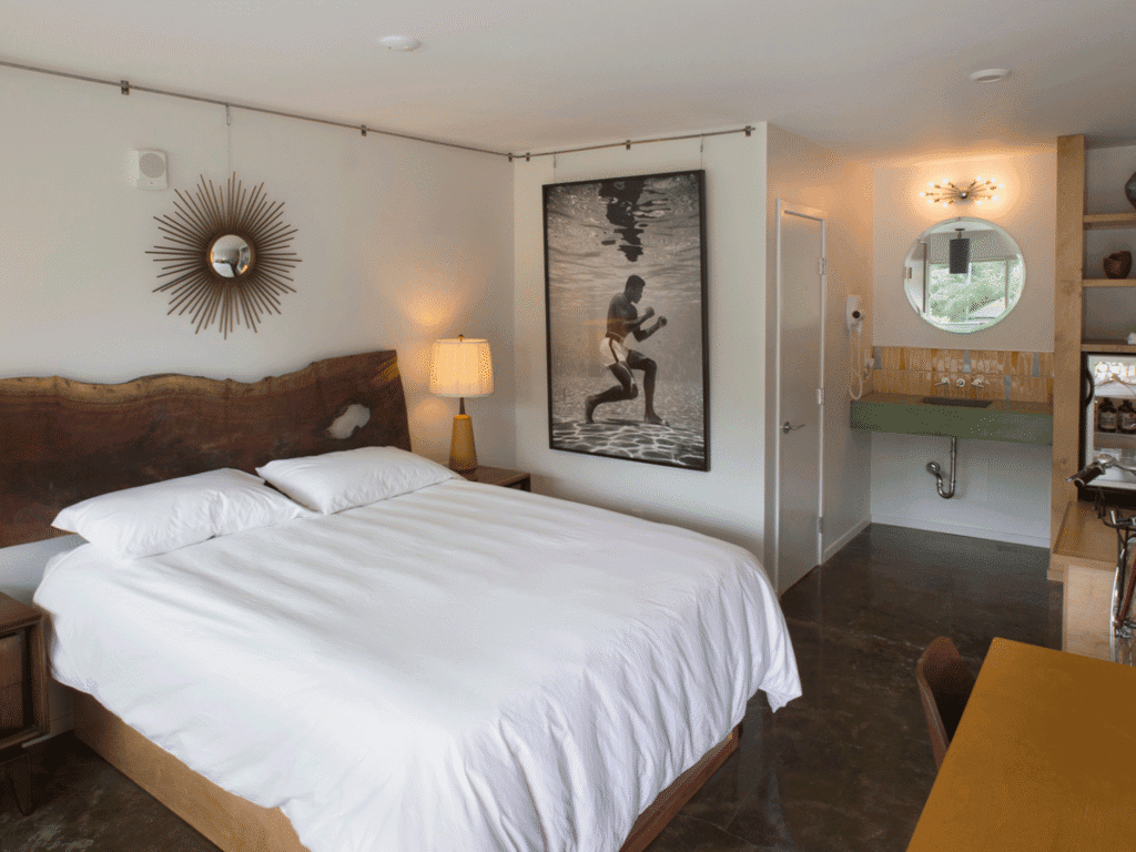 guest room accommodations at the astro motel in santa rosa sonoma county