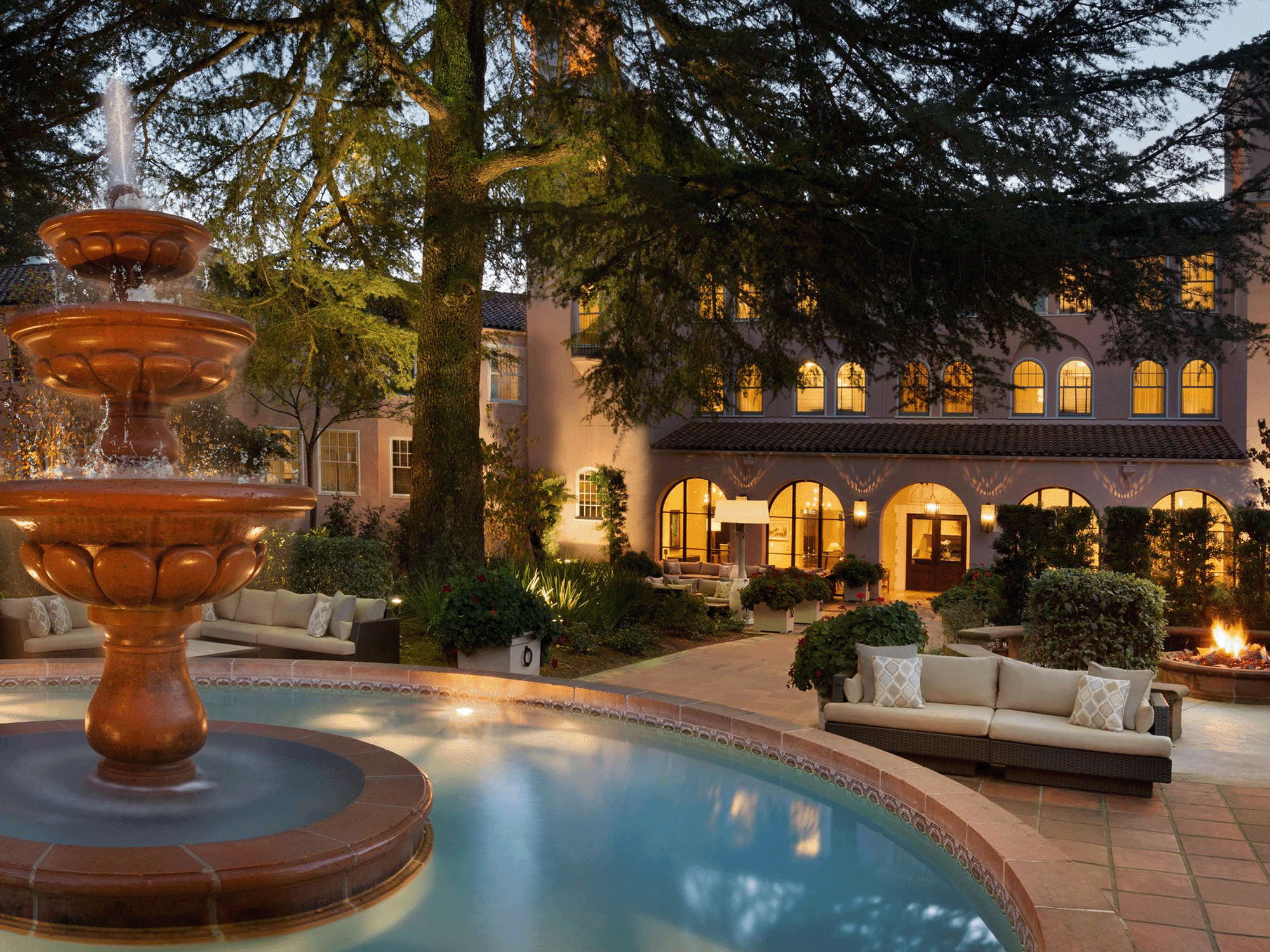 fountain at fairmont sonoma mission inn and spa in a beautiful seating area in sonoma county