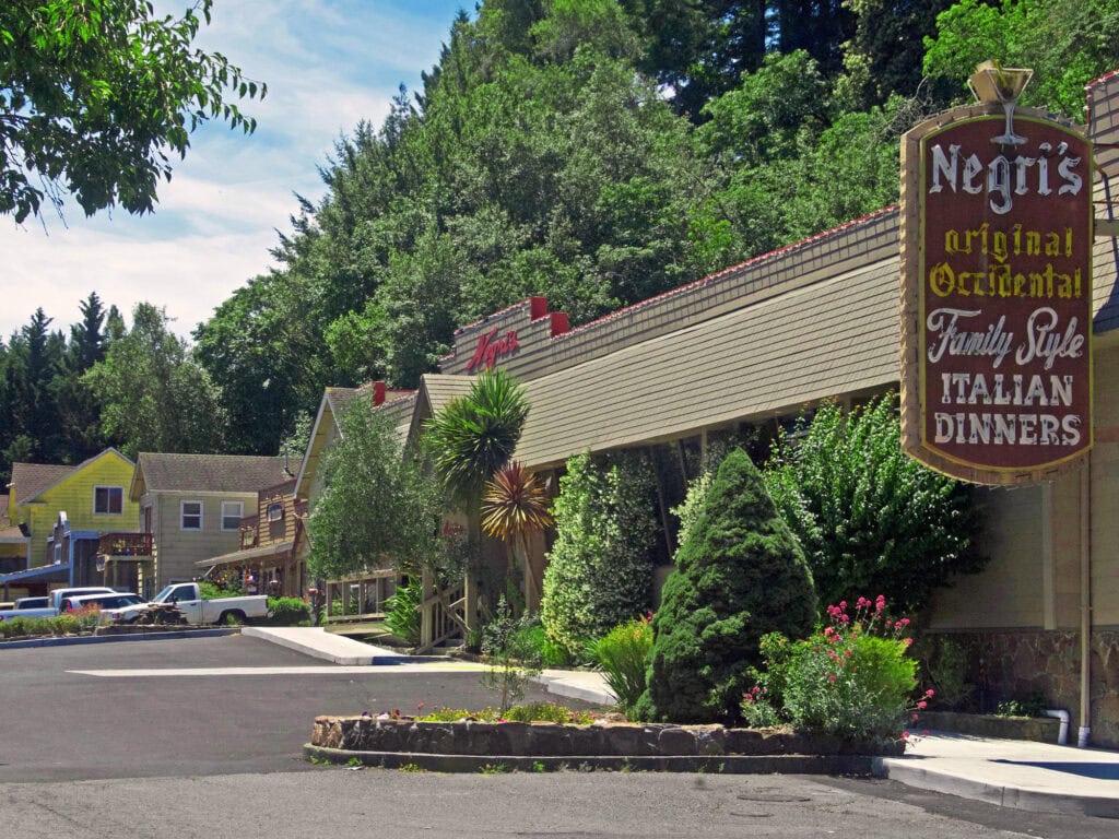 outside view of negris italian resturant in occidental