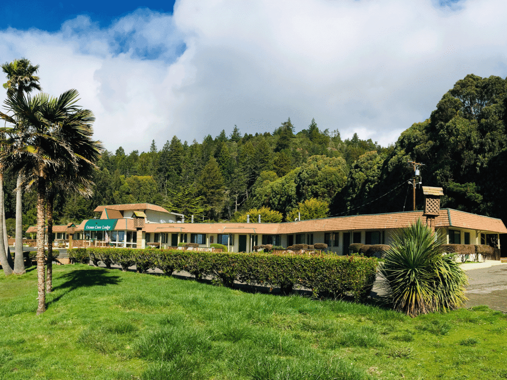 outside view of ocean cove lodge bar and grill in jenner