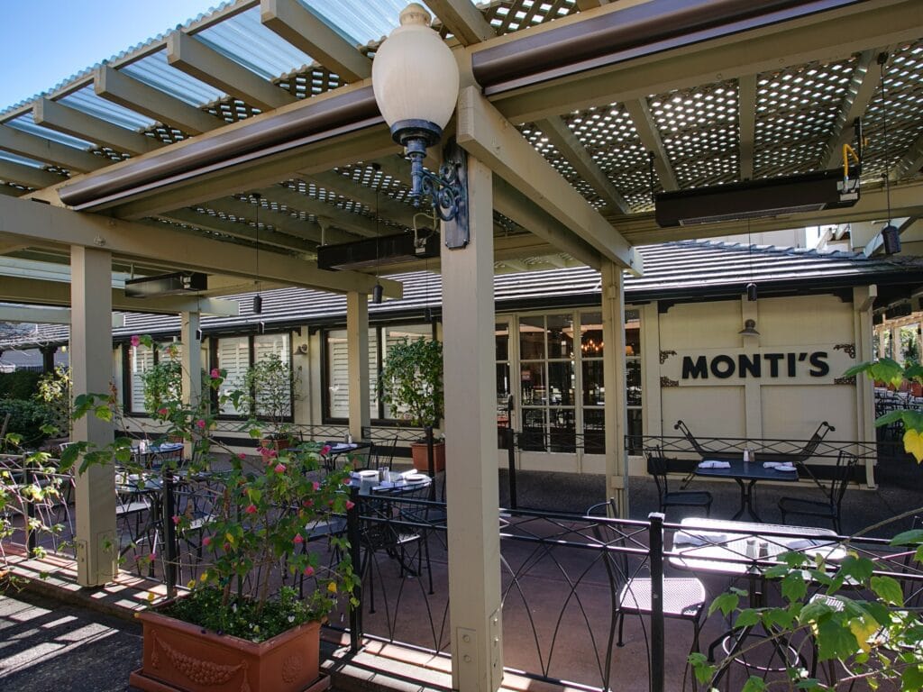 outside patio dining at montis sonoma county