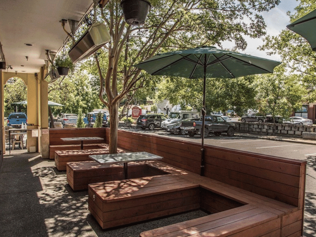 outside dining patio at fogbelt brewing company in santa rosa