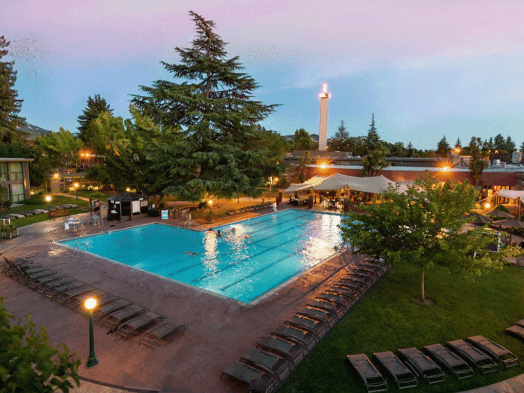 view of the pool at the flamingo resort in santa rosa