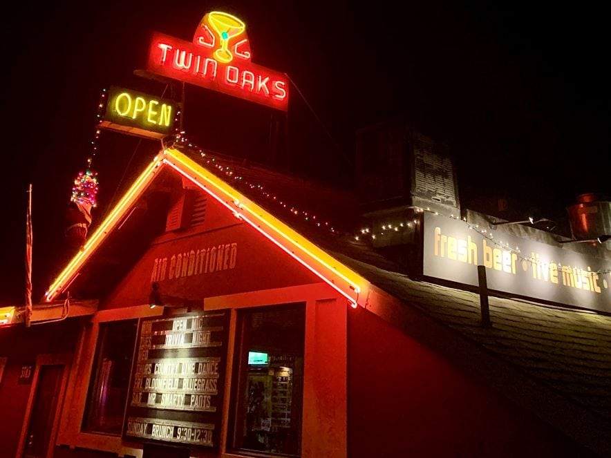 Picture of Twin Oaks Roadhouse at Night