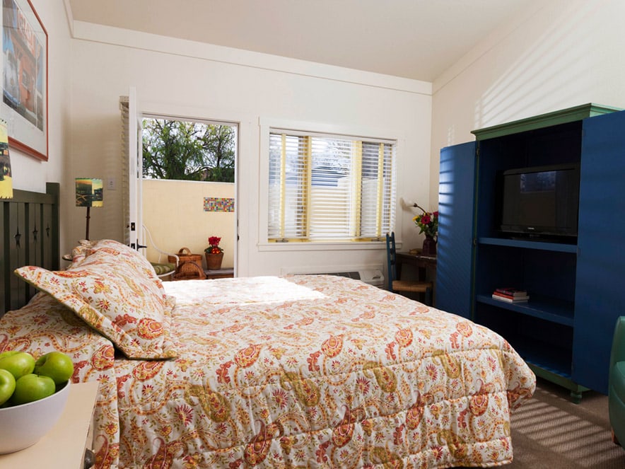 A comfy bed at the Sonoma Creek Inn, Sonoma