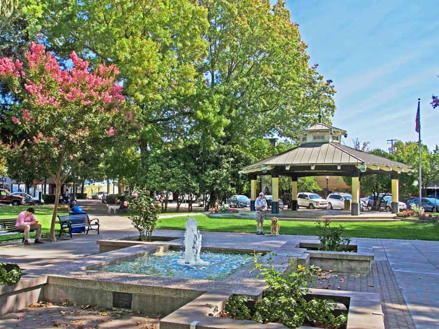 The gazebo and the fountain in the Healdsburg Plaza, Sonoma County