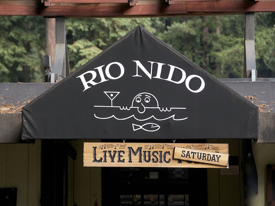 rio nido roadhouse sign