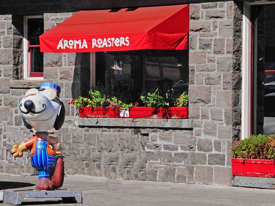 A statue of Snoopy sits out in front of the stone cafe in Sonoma County