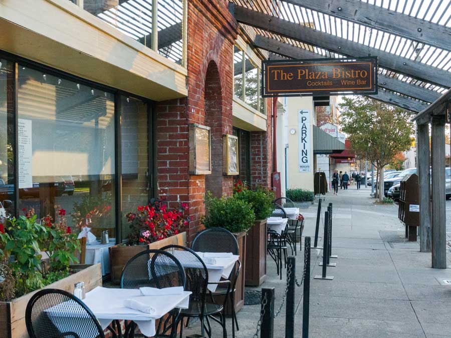 Sidewalk tables with white tablecloths line the Sonoma PLaza