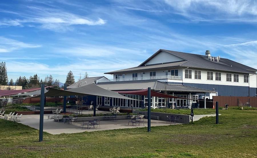 Expansive outdoor area at Russian River Brewing Company in Windsor 