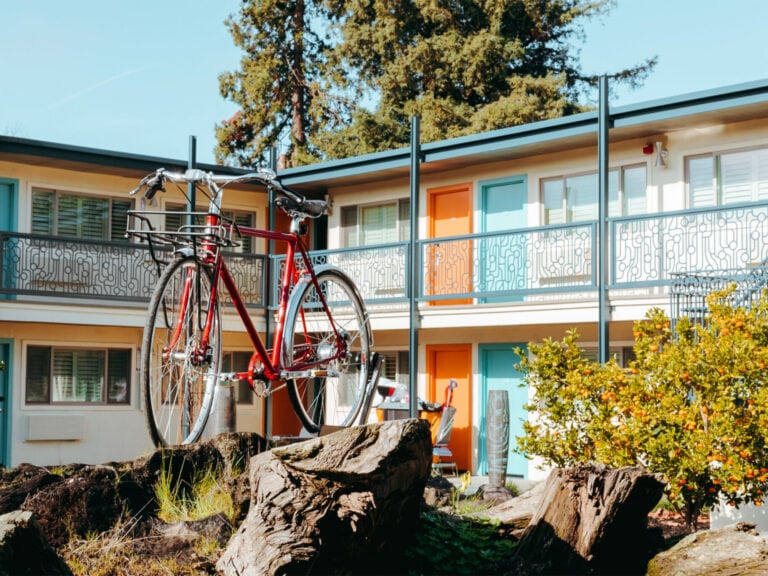 outside view of Astro hotel in santa rosa CA