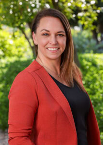 Leslie Fravel headshot