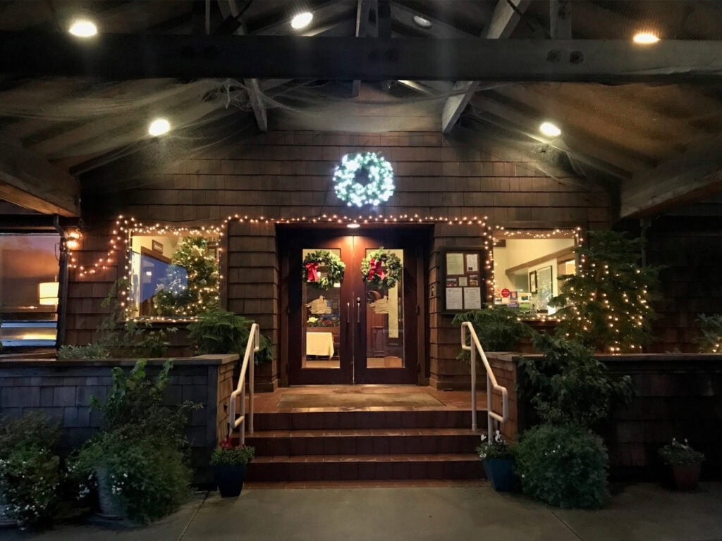 holiday decoration at the inn at the tides in bodega bay