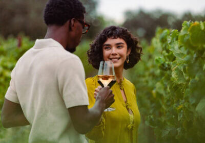 vistors wine tasting in the vineyards at bricoleur vineyards in sonoma county